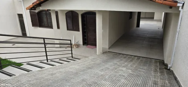 Casa com 3 Quartos para alugar, 190m² no Santa Branca, Belo Horizonte
