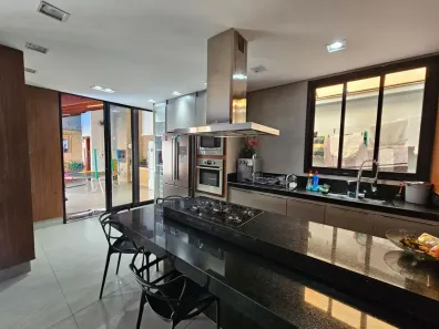 Sobrado com 5 Quartos à venda, 260m² no Granada, Uberlândia