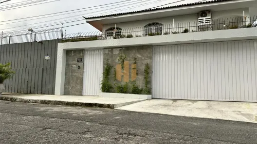 Casa com 5 Quartos à venda, 541m² no Macaxeira, Recife