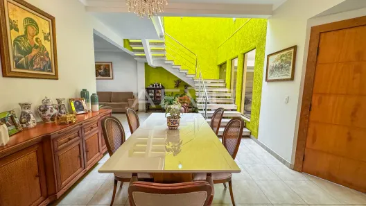 Sobrado com 4 Quartos à venda, 350m² no Serrinha, Goiânia