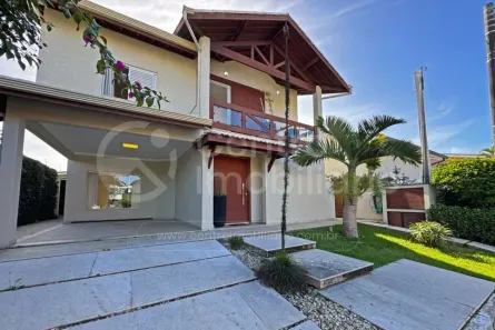 Casa de Condomínio com 4 Quartos à venda, 220m² no Balneario Samburá, Peruíbe