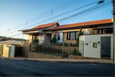 Casa com 4 Quartos à venda, 542m² no Vitória, Ubá