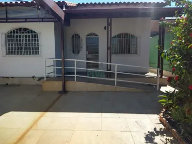 Casa com 3 Quartos para alugar, 400m² no Santo André, Belo Horizonte