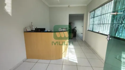 Casa com 1 Quarto para alugar, 280m² no Brasil, Uberlândia