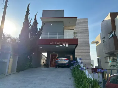 Casa de Condomínio com 3 Quartos à venda, 300m² no Parque Residencial Itapeti, Mogi das Cruzes