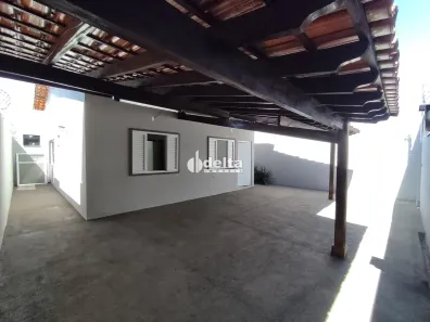 Casa com 3 Quartos para alugar, 160m² no Cidade Jardim, Uberlândia