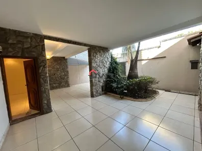 Sobrado com 6 Quartos para alugar, 300m² no Nossa Senhora Aparecida, Uberlândia