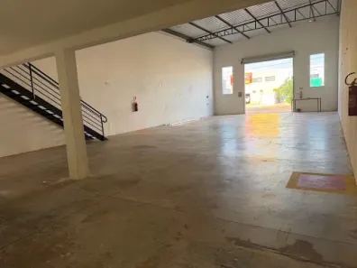 Galpão/Depósito/Armazém para alugar, 294m² no Parque das Laranjeiras, Uberaba