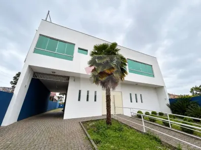 Prédio Comercial para alugar, 587m² no Xaxim, Curitiba