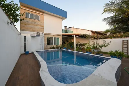 Sobrado com 3 Quartos à venda, 160m² no Jardim Marcia, Peruíbe