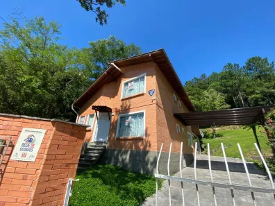 Casa com 4 Quartos para alugar, 169m² no Trindade, Florianópolis