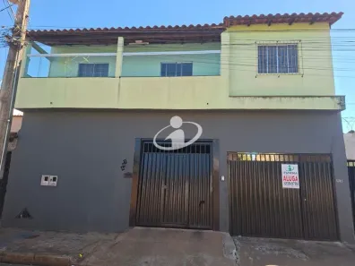 Casa com 2 Quartos para alugar, 55m² no Morumbi, Uberlândia