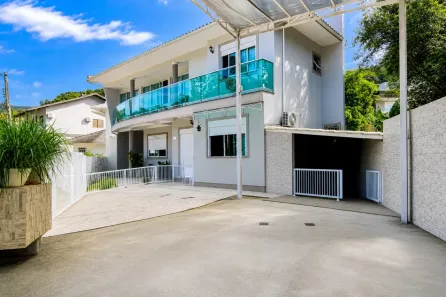 Casa com 3 Quartos para alugar, 185m² no Córrego Grande, Florianópolis