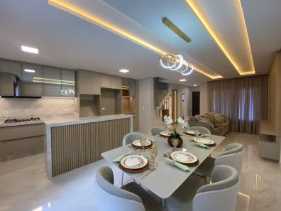 Sobrado com 3 Quartos à venda, 204m² no Água Verde, Curitiba