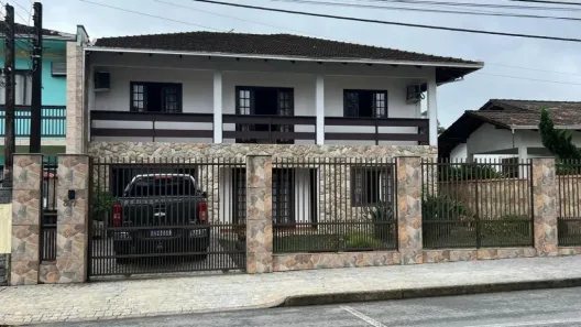 Sobrado com 4 Quartos à venda, 344m² no Bom Retiro, Joinville
