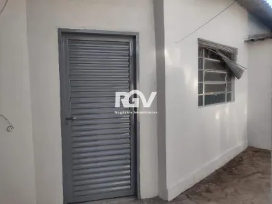 Casa com 3 Quartos para alugar, 50m² no Osvaldo Rezende, Uberlândia