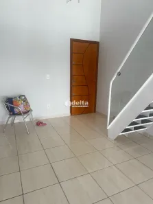 Cobertura com 3 Quartos para alugar, 159m² no Laranjeiras, Uberlândia