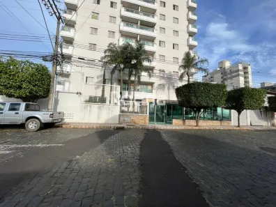 Apartamento com 4 Quartos para alugar, 120m² no Saraiva, Uberlândia