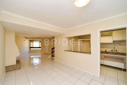 Casa de Condomínio com 3 Quartos para alugar, 300m² no Boa Vista, Porto Alegre