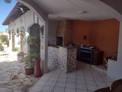 Casa com 4 Quartos para alugar, 480m² no Boa Vista, Uberaba