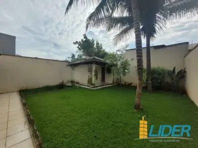Casa com 3 Quartos à venda, 140m² no Segismundo Pereira, Uberlândia