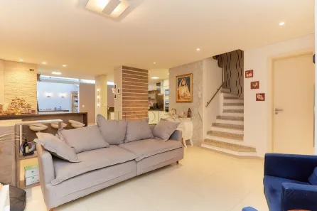 Sobrado com 4 Quartos à venda, 205m² no São Braz, Curitiba