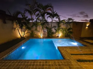 Casa de Condomínio com 3 Quartos para alugar, 290m² no Cidade Alpha, Eusébio