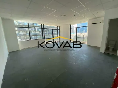 Sala Comercial para alugar, 122m² no Vila Olímpia, São Paulo