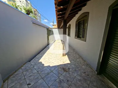 Casa com 3 Quartos para alugar, 140m² no Presidente Roosevelt, Uberlândia
