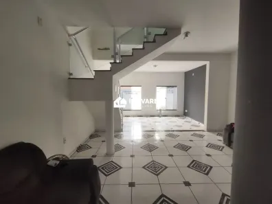 Sobrado com 3 Quartos para alugar, 195m² no Wanel Ville, Sorocaba