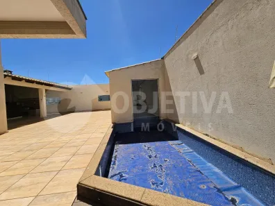 Casa com 4 Quartos para alugar, 500m² no Jardim Karaíba, Uberlândia