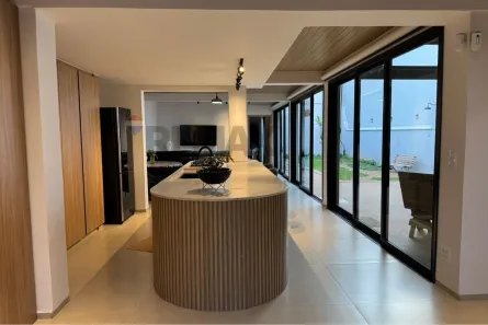 Casa com 3 Quartos para alugar, 138m² no Jardim dos Estados, São Paulo