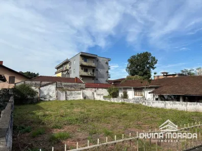 Lote/Terreno à venda, 360m² no Boa Vista, Joinville