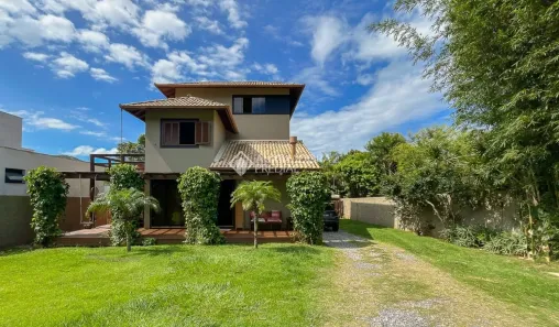 Casa com 4 Quartos à venda, 240m² no Pântano do Sul, Florianópolis