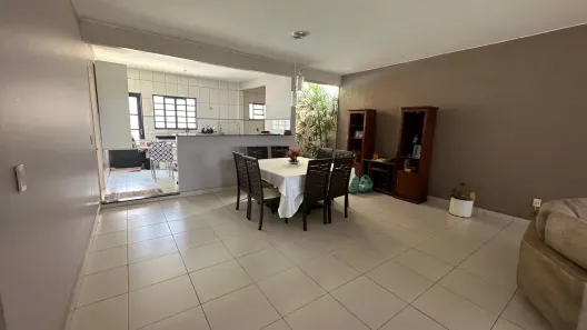 Casa de Condomínio com 3 Quartos à venda, 180m² no Região dos Lagos, Brasília