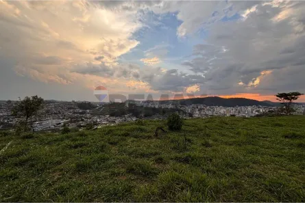 Lote/Terreno à venda, 452m² no Bosque dos Pinheiros, Juiz de Fora