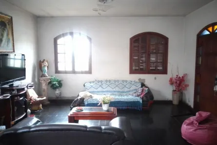 Casa com 4 Quartos à venda, 205m² no Caiçaras, Belo Horizonte