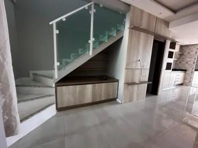 Casa com 2 Quartos para alugar, 75m² no São Marcos, Joinville