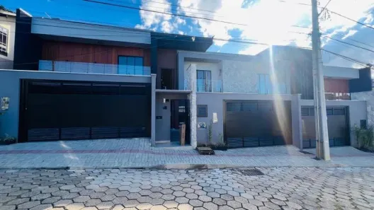 Sobrado com 3 Quartos à venda, 153m² no Glória, Joinville