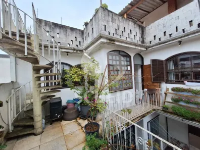 Casa com 6 Quartos à venda, 230m² no Jardim Sabará, São Paulo