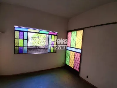 Casa com 8 Quartos à venda, 280m² no Água Branca, Contagem