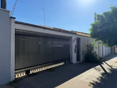 Casa com 3 Quartos para alugar, 250m² no Vila Harmonia, Araraquara