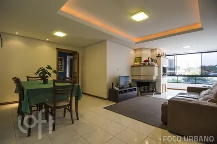 Apartamento com 3 Quartos à venda, 106m² no Passo da Areia, Porto Alegre