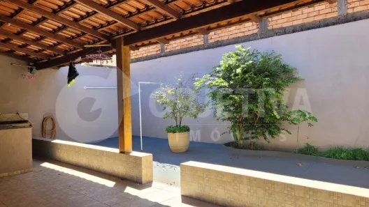 Casa com 2 Quartos à venda, 149m² no Santa Rosa, Uberlândia