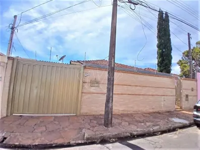 Casa com 3 Quartos para alugar, 171m² no Vila José Bonifácio, Araraquara