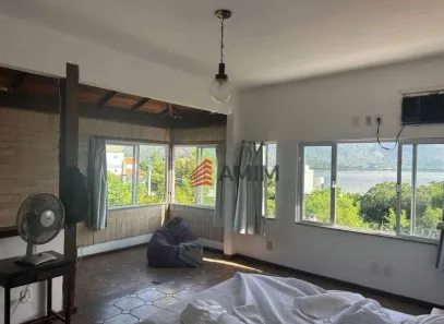 Casa com 3 Quartos à venda, 290m² no Piratininga, Niterói