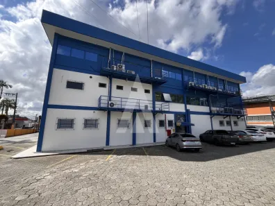 Sala Comercial para alugar, 260m² no Iririú, Joinville