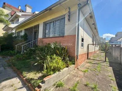Casa com 6 Quartos à venda, 280m² no Santana, Porto Alegre