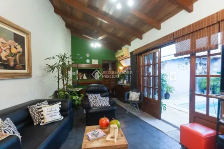 Casa com 3 Quartos para alugar, 320m² no Três Figueiras, Porto Alegre