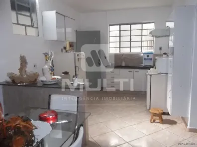 Casa com 2 Quartos à venda, 200m² no Chácaras Tubalina e Quartel, Uberlândia